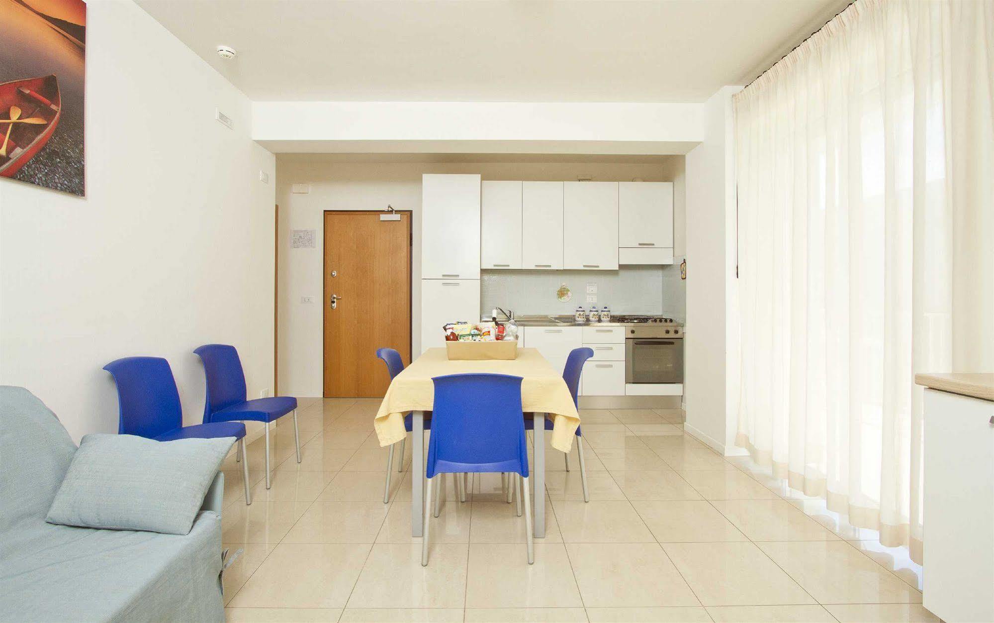 Residence I Delfini Купра-Мариттіма Екстер'єр фото