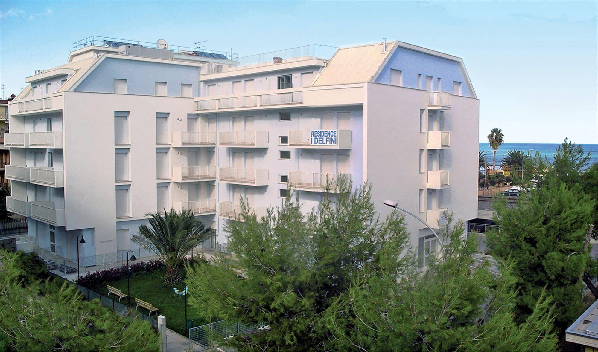 Residence I Delfini Купра-Мариттіма Екстер'єр фото